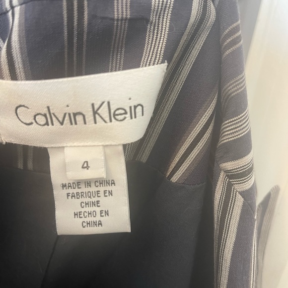 Stunning! Calvin Klein fitted grey/silver stripe blazer. Size 4 - Picture 4 of 4